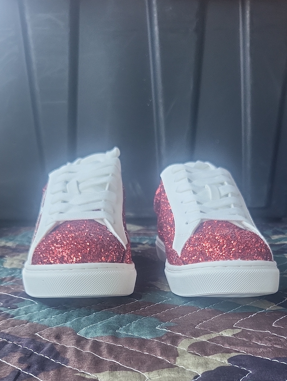 Women's White & Red Glitter Low-Top Sneakers